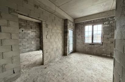 იყიდება ახალი აშენებული 2 ოთახიანი ბინა